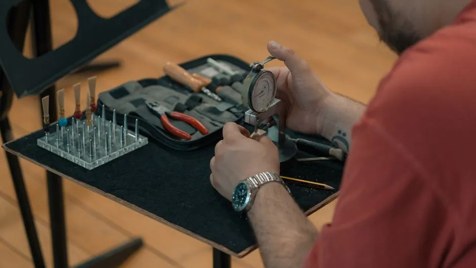 Assemble a Saxophone Without Stressing the Keys